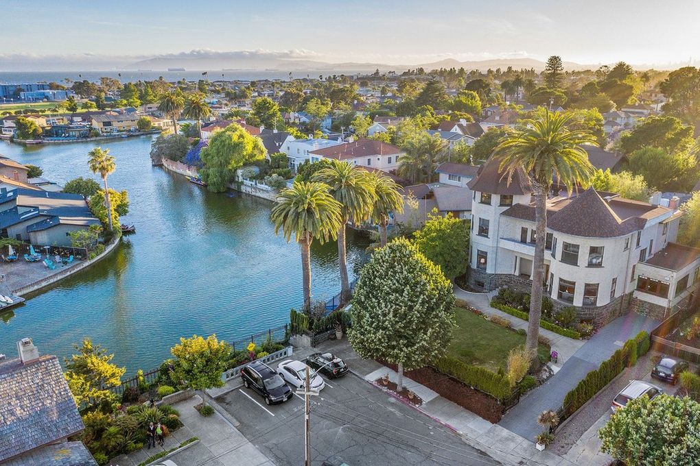 An aerial view of a beautifully landscaped California yard.